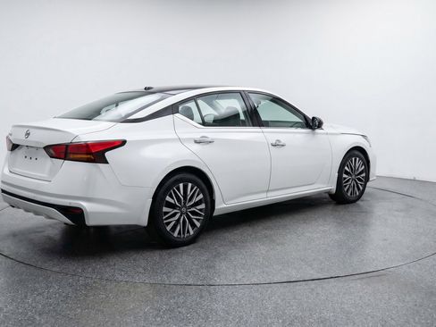 Used 2025 Nissan Altima 2.5 SV FWD image 9