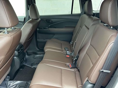 Used 2025 Honda Passport EX-L image 12