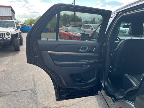 Used 2018 Ford Explorer XLT w/ Equipment Group 202A FWD image 32