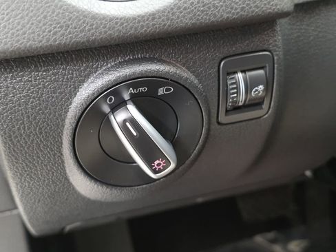 Used 2017 Volkswagen Tiguan S image 24