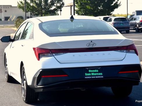 Used 2025 Hyundai Elantra SEL FWD image 4