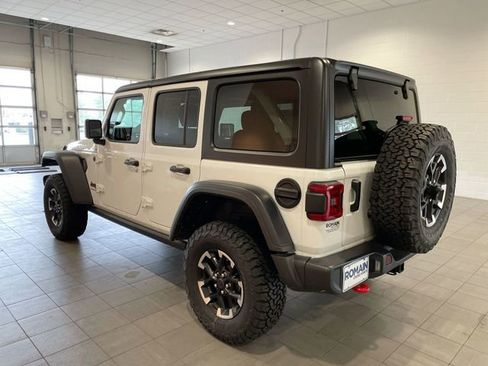 Used 2025 Jeep Wrangler Unlimited Rubicon image 3
