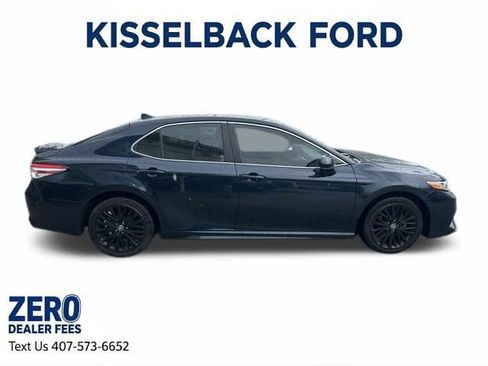 Used 2020 Toyota Camry SE FWD image 2