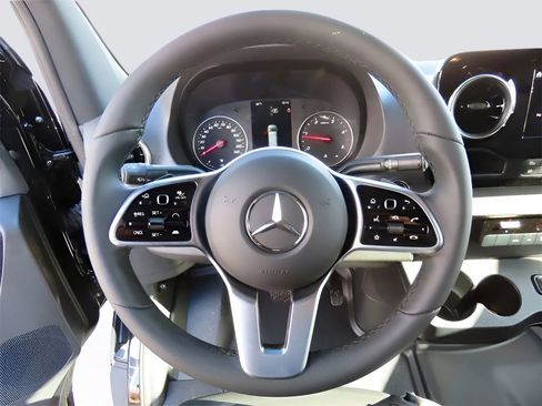 Used 2024 Mercedes-Benz Sprinter 2500 image 59