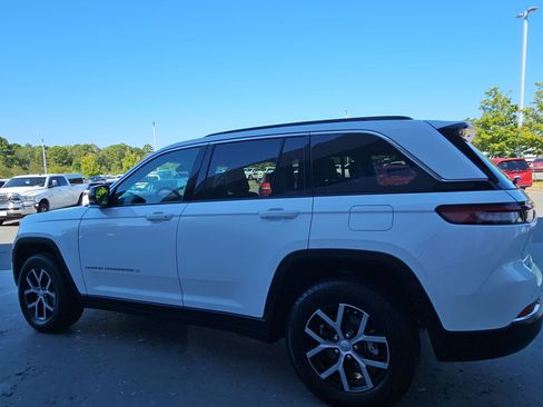 Used 2025 Jeep Grand Cherokee Limited w/ Trailer Tow Package AWD/4WD image 5