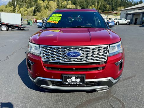 Used 2018 Ford Explorer Platinum AWD/4WD image 2