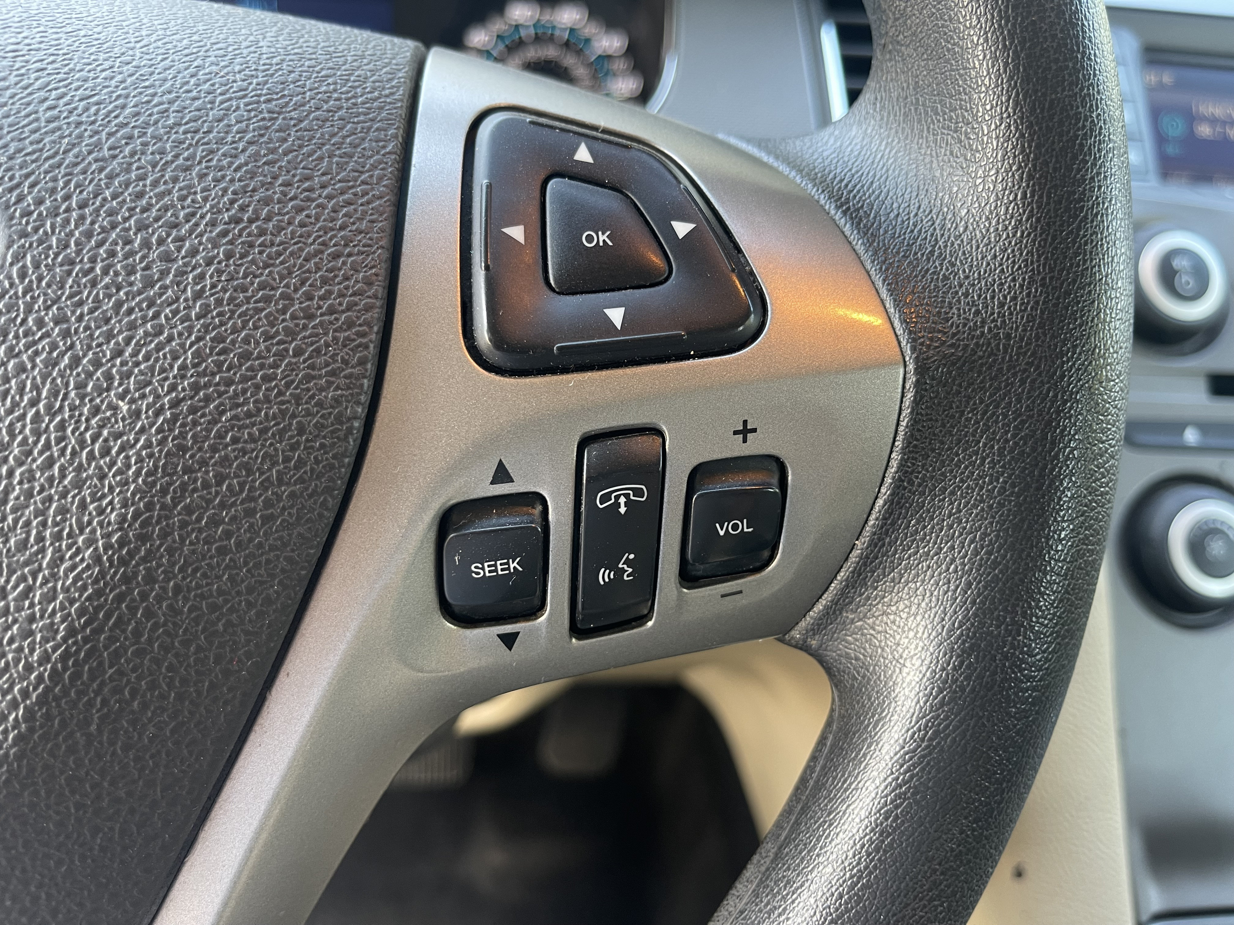 Used 2015 Ford Taurus SE FWD image 23