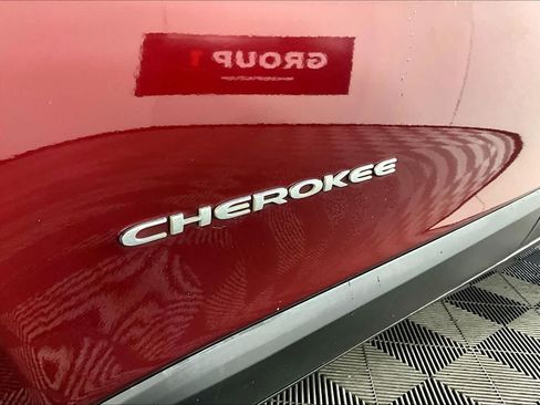 Used 2019 Jeep Cherokee Latitude w/ Popular Appearance Group FWD image 30