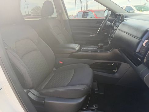 Used 2024 Nissan Pathfinder S FWD image 13