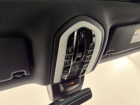 Certified 2024 Porsche Macan S AWD/4WD image 34