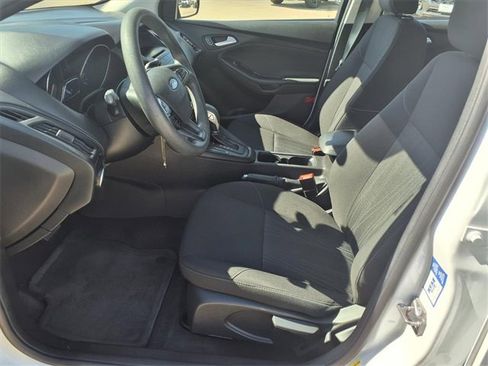 Used 2017 Ford Focus SE image 6