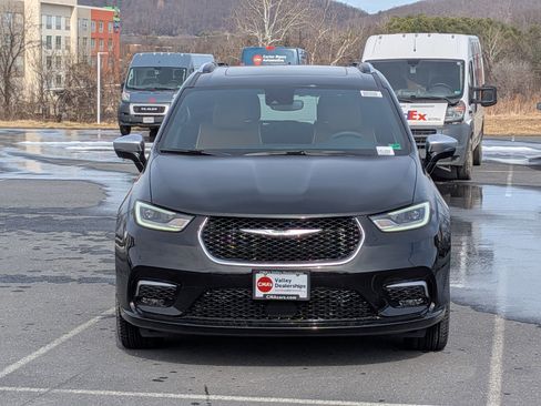 New 2026 Chrysler Pacifica Pinnacle w/ Trailer Tow Group image 2