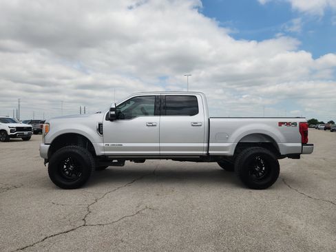 Used 2017 Ford F250 Platinum w/ Platinum Ultimate Package AWD/4WD image 4