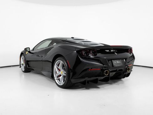 Used 2022 Ferrari F8 Tributo RWD image 4