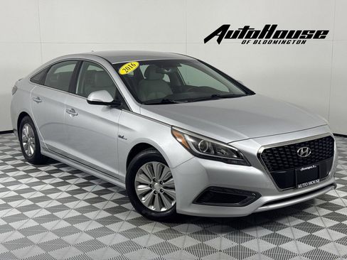 Used 2016 Hyundai Sonata SE image 1