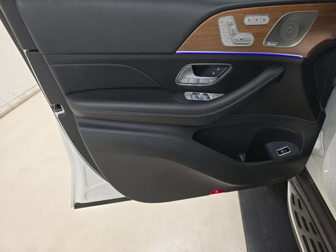 Used 2021 Mercedes-Benz GLS 450 4MATIC image 7