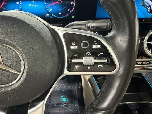 Used 2021 Mercedes-Benz GLA 250 4MATIC w/ Premium Package image 16