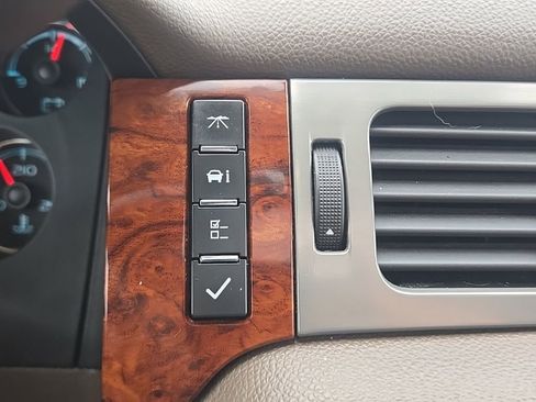 Used 2013 Chevrolet Tahoe LTZ image 28