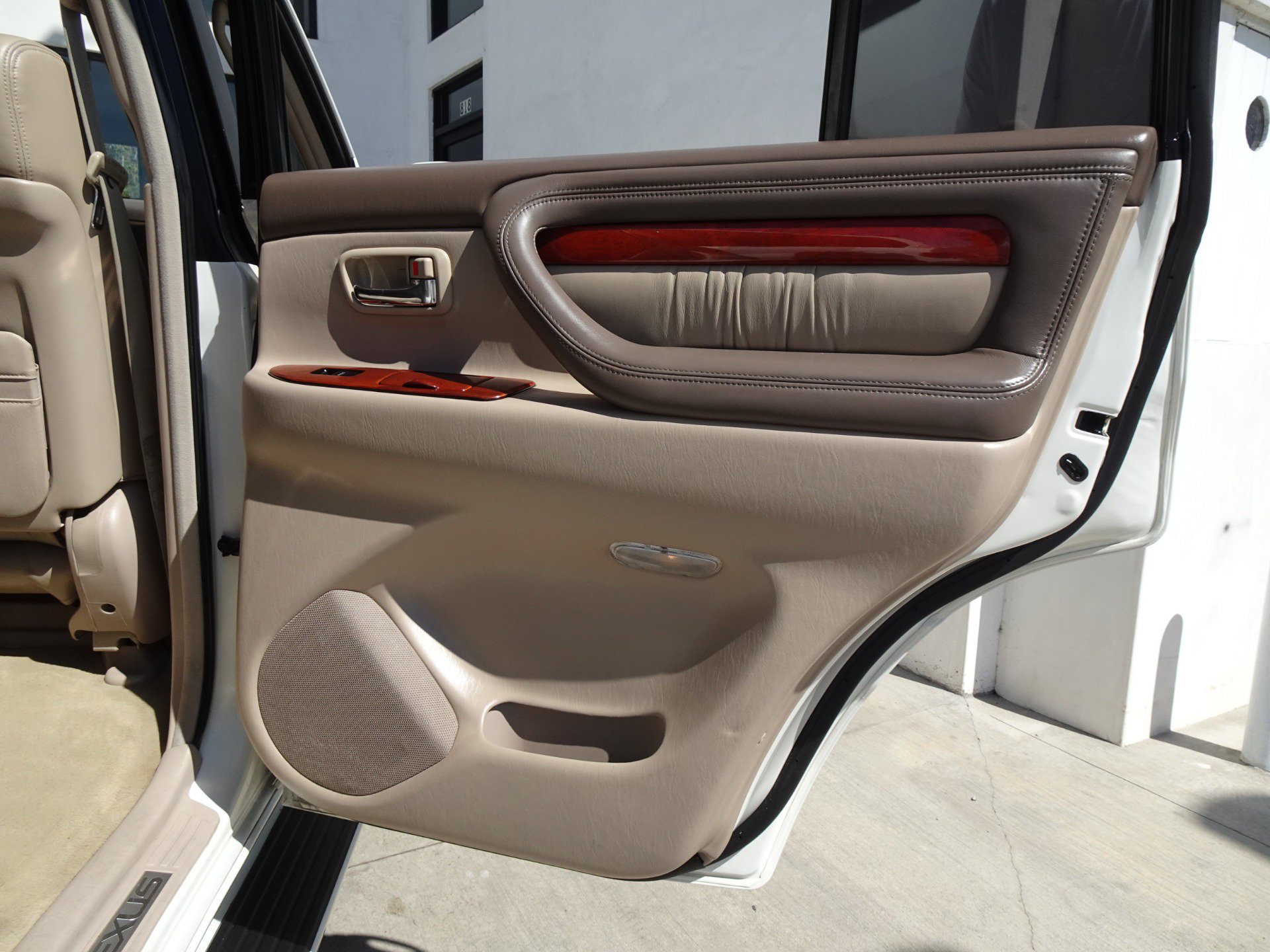 Used 2001 Lexus LX 470 4WD image 17