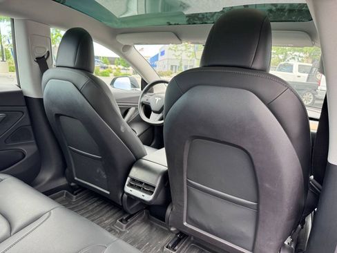 Used 2019 Tesla Model 3 Mid Range RWD image 17