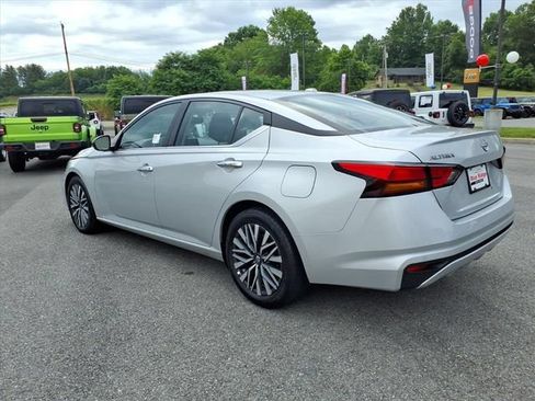 Used 2025 Nissan Altima 2.5 SV FWD image 6