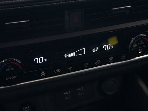 Used 2025 Nissan Rogue SV w/ SV Premium Package image 27