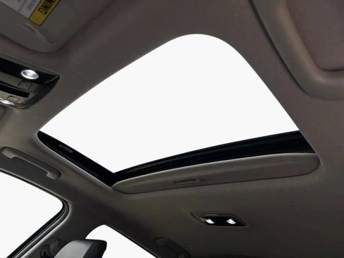Used 2023 Kia Niro SX Touring FWD image 19