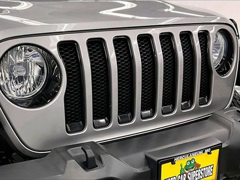 Used 2021 Jeep Wrangler Unlimited Sahara image 30