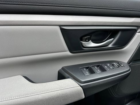 Used 2020 Honda CR-V LX image 11