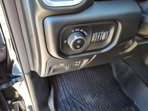Used 2019 RAM 1500 Laramie image 9