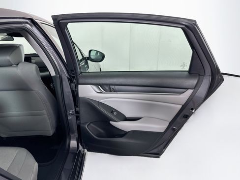 Used 2018 Honda Accord EX image 29