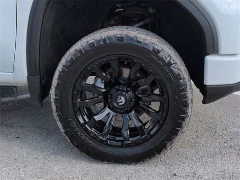 Used 2023 GMC Sierra 1500 AT4 w/ AT4 Preferred Package image 10