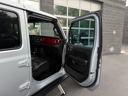 Used 2023 Jeep Gladiator Rubicon w/ Trailer Tow Package AWD/4WD image 44