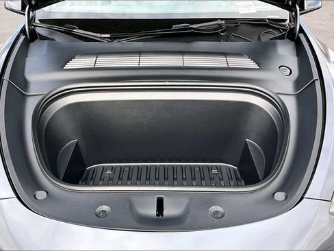 Used 2023 Tesla Model Y Long Range image 27