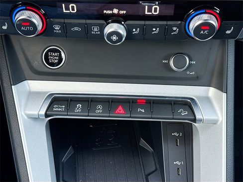 Used 2023 Audi Q3 2.0T Premium Plus w/ Premium Plus Package image 16