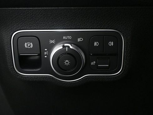 New 2026 Mercedes-Benz GLB 250 image 9