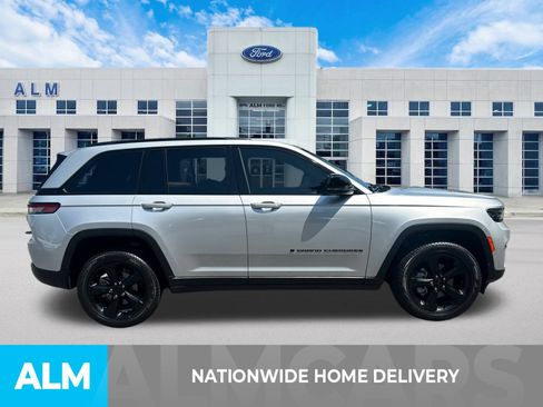 Used 2025 Jeep Grand Cherokee Limited w/ Black Appearance Package AWD/4WD image 4