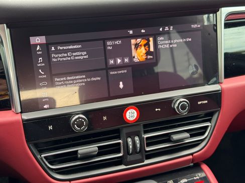 Certified 2022 Porsche Macan S image 19