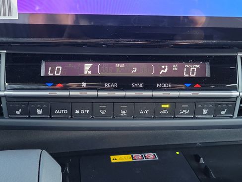 New 2025 Toyota Sienna Platinum image 17