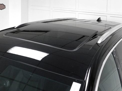 Used 2025 Cadillac XT6 Premium Luxury AWD/4WD image 17