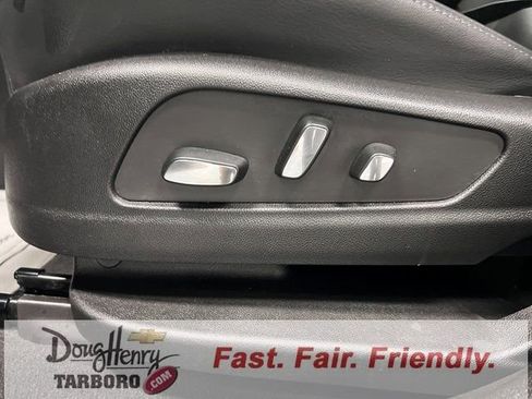 Used 2025 Cadillac XT6 Premium Luxury image 29