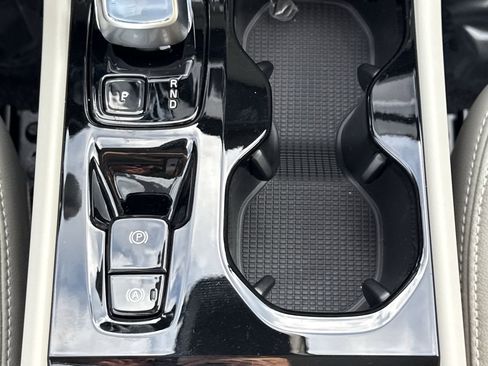 New 2026 Volvo XC40 B5 Ultra w/ Protection Package Premier image 29