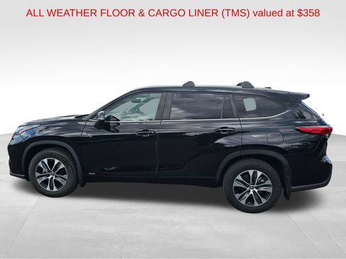 Used 2023 Toyota Highlander XLE AWD/4WD image 7