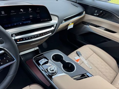 New 2025 Cadillac Lyriq Luxury image 29