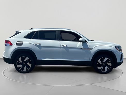 Certified 2025 Volkswagen Atlas Cross Sport SE FWD image 6