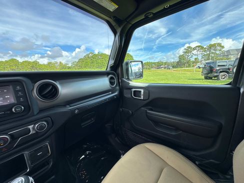Used 2018 Jeep Wrangler Sport image 24