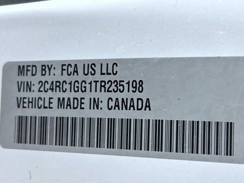 Certified 2026 Chrysler Pacifica Limited FWD image 25