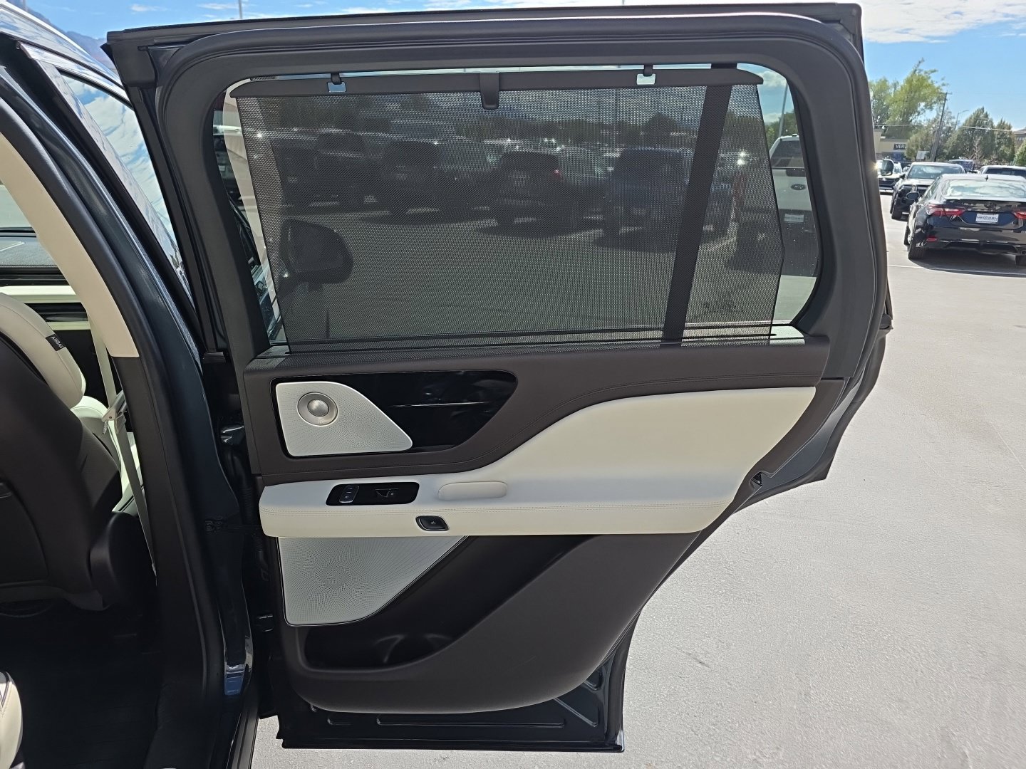 Used 2023 Lincoln Aviator Black Label Grand Touring AWD/4WD image 37