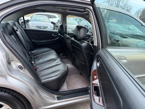 Used 2000 Nissan Maxima GLE image 16