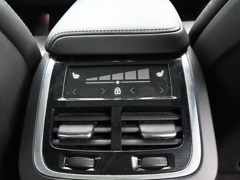 Used 2023 Volvo XC60 B5 Ultimate w/ Climate Package FWD image 34
